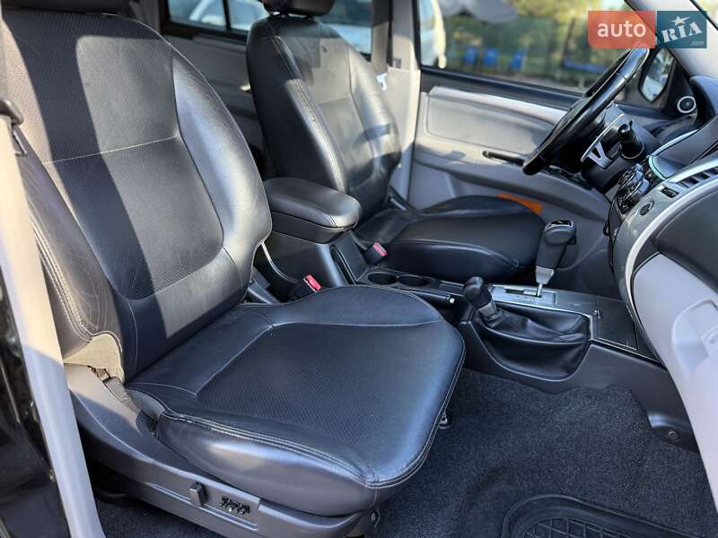 Позашляховик / Кросовер Mitsubishi Pajero Sport 2011 в Києві