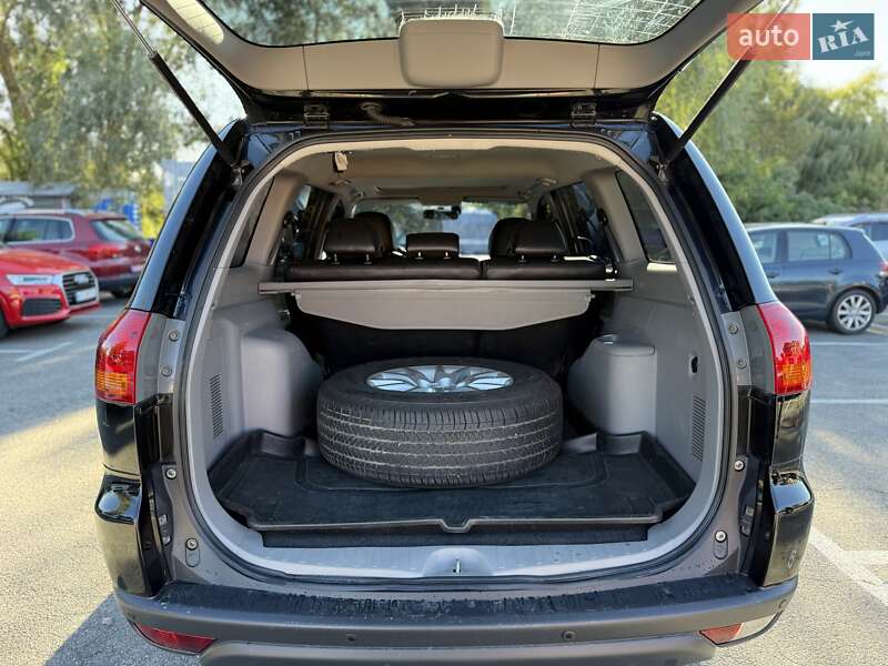 Позашляховик / Кросовер Mitsubishi Pajero Sport 2011 в Києві