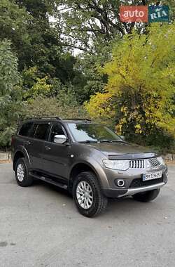 Mitsubishi Pajero Sport 2011