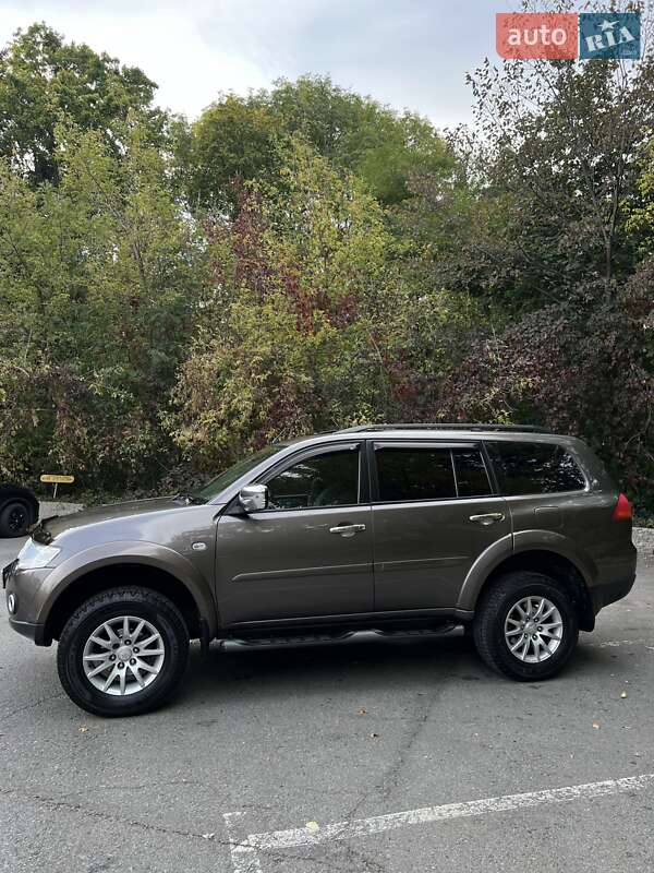 Позашляховик / Кросовер Mitsubishi Pajero Sport 2011 в Полтаві фото 2 Позашляховик / Кросовер Mitsubishi Pajero Sport 2011 в Полтаві