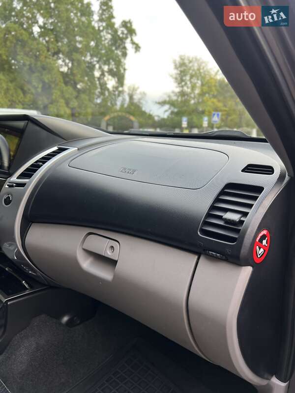 Позашляховик / Кросовер Mitsubishi Pajero Sport 2011 в Полтаві фото 15 Позашляховик / Кросовер Mitsubishi Pajero Sport 2011 в Полтаві