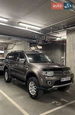Внедорожник / Кроссовер Mitsubishi Pajero Sport 2011 в 