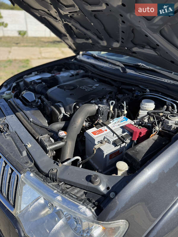 Внедорожник / Кроссовер Mitsubishi Pajero Sport 2012 в Одессе