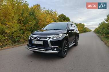 Позашляховик / Кросовер Mitsubishi Pajero Sport 2018 в Новому Бузі