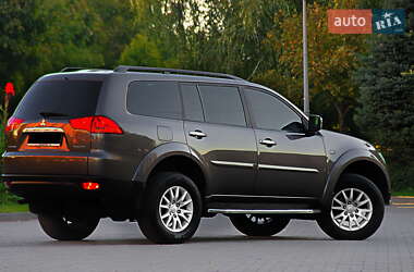 Внедорожник / Кроссовер Mitsubishi Pajero Sport 2013 в 