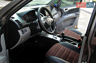 Внедорожник / Кроссовер Mitsubishi Pajero Sport 2013 в 