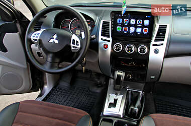 Внедорожник / Кроссовер Mitsubishi Pajero Sport 2013 в 