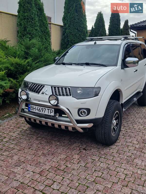 Внедорожник / Кроссовер Mitsubishi Pajero Sport 2011 в Одессе