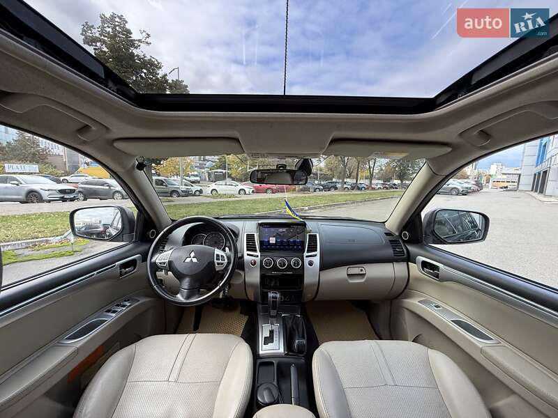 Внедорожник / Кроссовер Mitsubishi Pajero Sport 2012 в Киеве