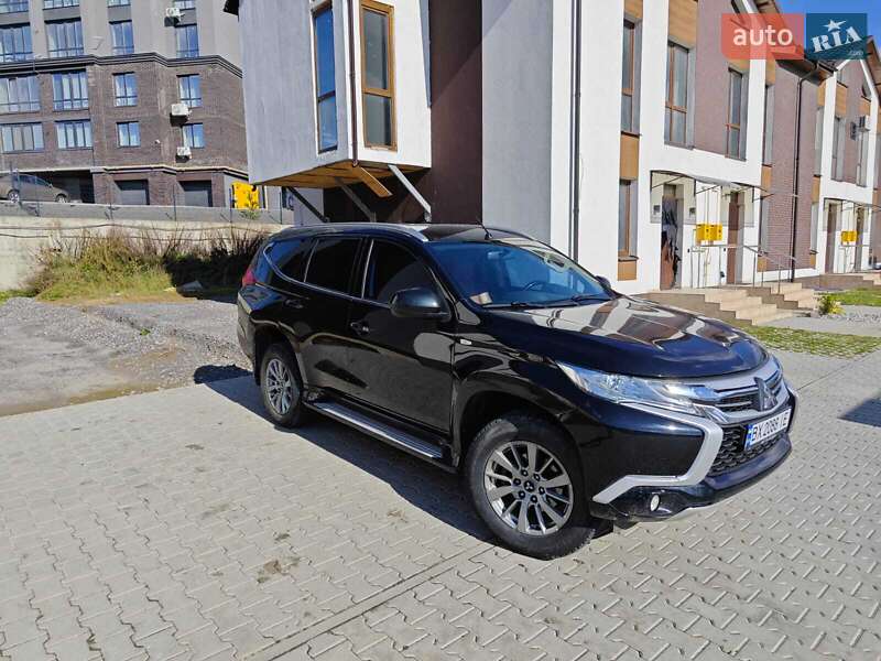 Внедорожник / Кроссовер Mitsubishi Pajero Sport 2016 в Хмельницком