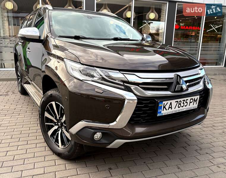 Позашляховик / Кросовер Mitsubishi Pajero Sport 2017 в Житомирі