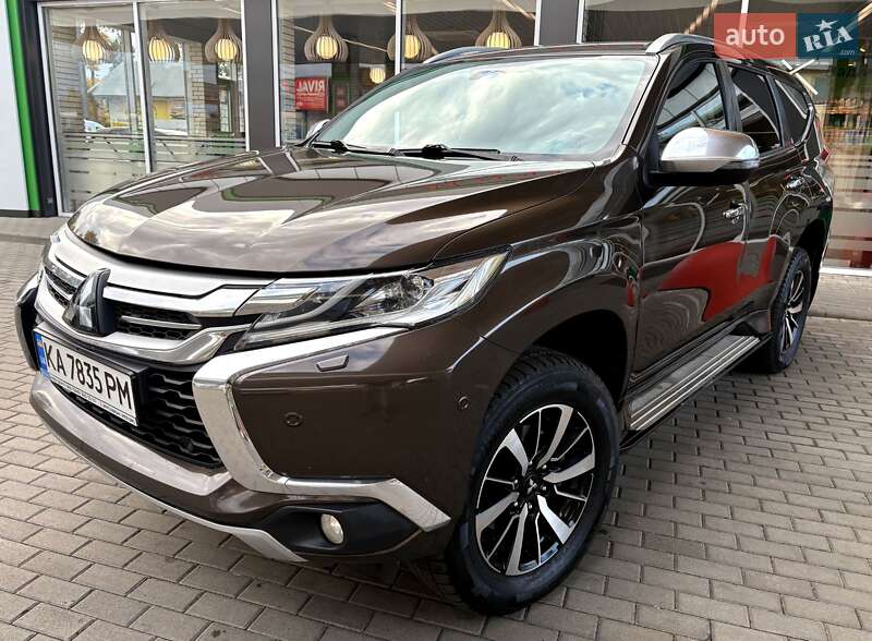 Позашляховик / Кросовер Mitsubishi Pajero Sport 2017 в Житомирі