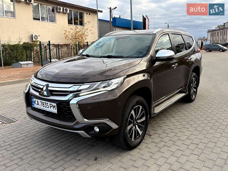 Позашляховик / Кросовер Mitsubishi Pajero Sport 2017 в Житомирі