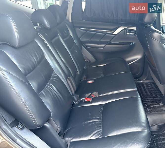 Позашляховик / Кросовер Mitsubishi Pajero Sport 2017 в Житомирі