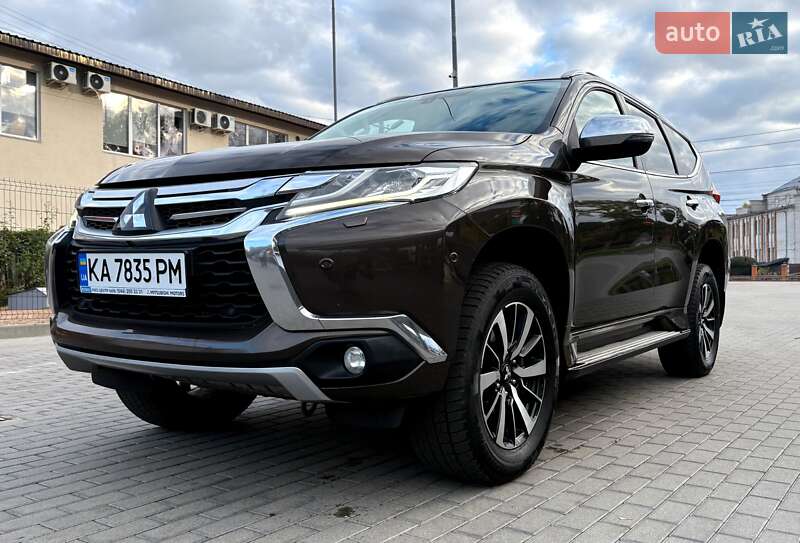 Позашляховик / Кросовер Mitsubishi Pajero Sport 2017 в Житомирі