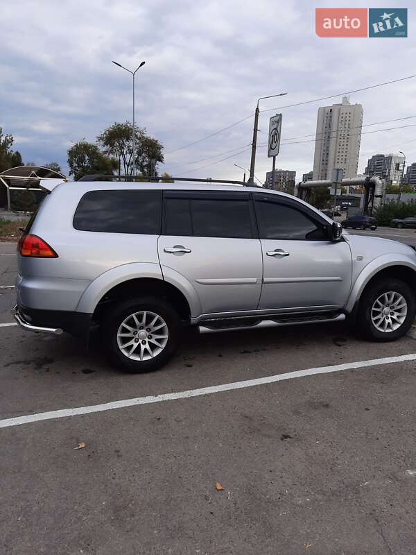 Позашляховик / Кросовер Mitsubishi Pajero Sport 2012 в Криничках