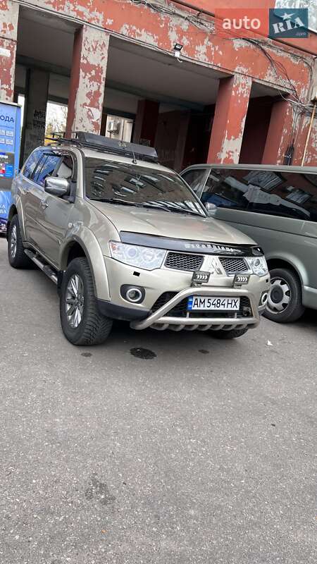 Внедорожник / Кроссовер Mitsubishi Pajero Sport 2010 в Запорожье