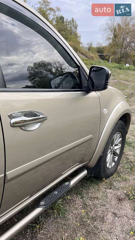 Внедорожник / Кроссовер Mitsubishi Pajero Sport 2010 в Запорожье