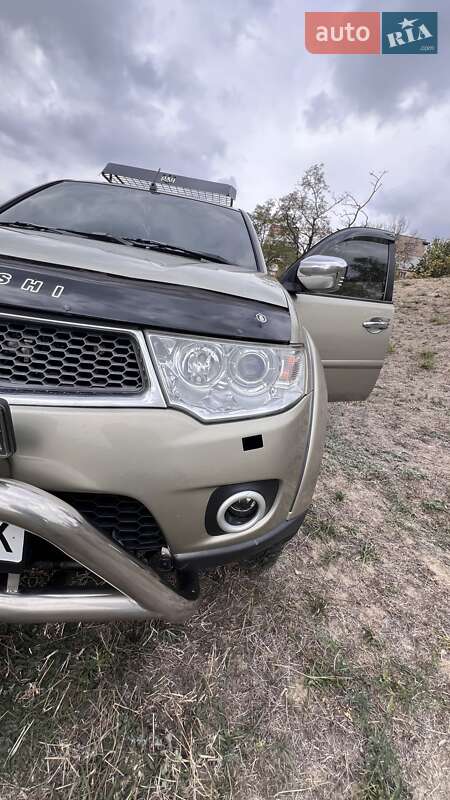 Внедорожник / Кроссовер Mitsubishi Pajero Sport 2010 в Запорожье