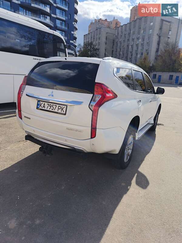 Позашляховик / Кросовер Mitsubishi Pajero Sport 2016 в Києві фото 5 Позашляховик / Кросовер Mitsubishi Pajero Sport 2016 в Києві