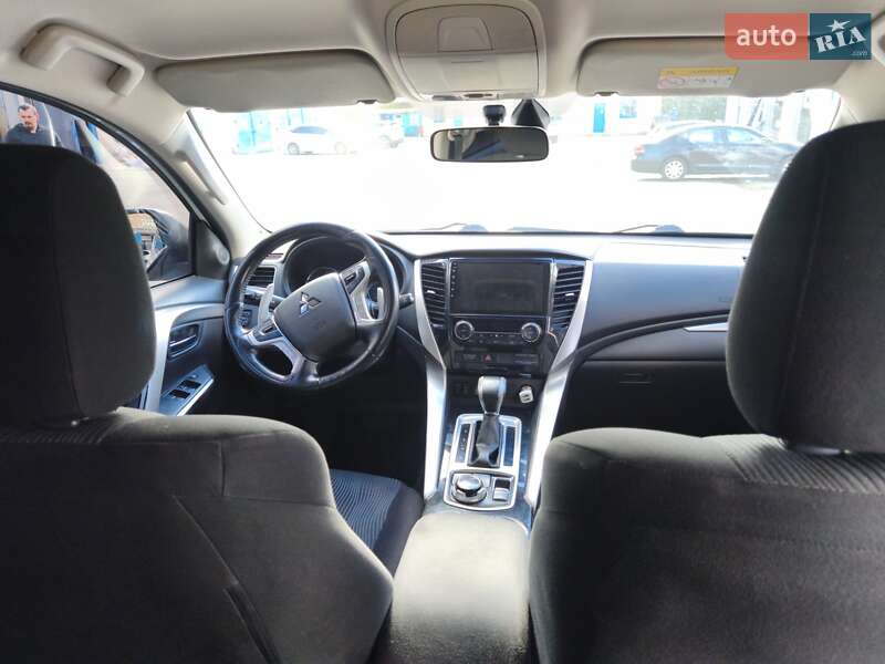 Позашляховик / Кросовер Mitsubishi Pajero Sport 2016 в Києві фото 7 Позашляховик / Кросовер Mitsubishi Pajero Sport 2016 в Києві