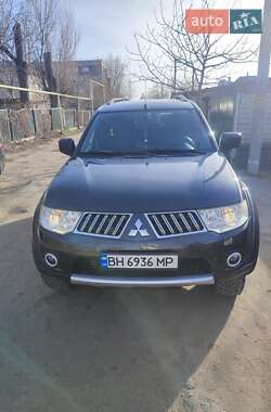 Внедорожник / Кроссовер Mitsubishi Pajero Sport 2013 в Белгороде-Днестровском