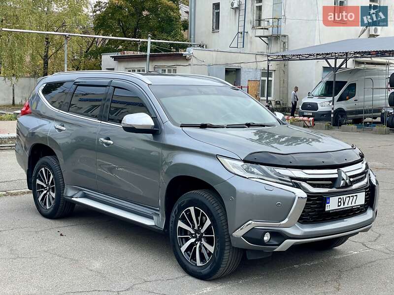 Внедорожник / Кроссовер Mitsubishi Pajero Sport 2017 в Киеве фото 3 Внедорожник / Кроссовер Mitsubishi Pajero Sport 2017 в Киеве