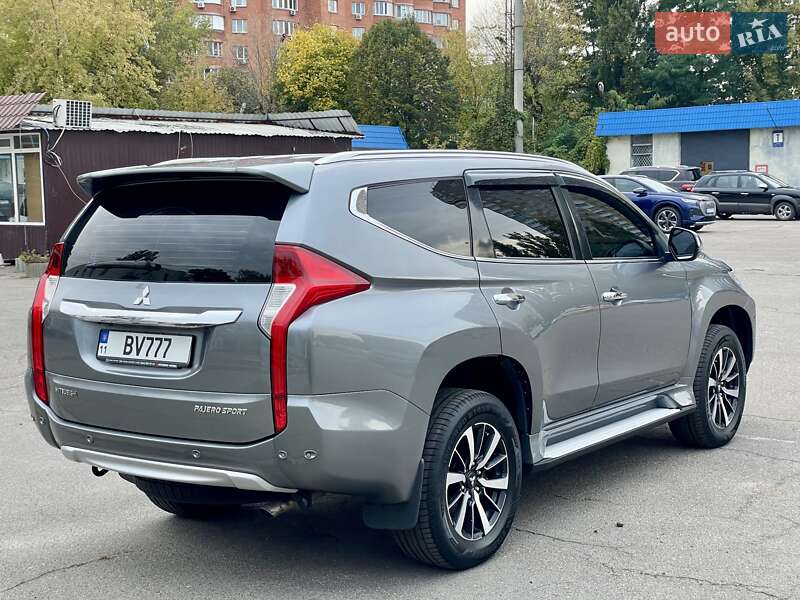 Внедорожник / Кроссовер Mitsubishi Pajero Sport 2017 в Киеве фото 7 Внедорожник / Кроссовер Mitsubishi Pajero Sport 2017 в Киеве