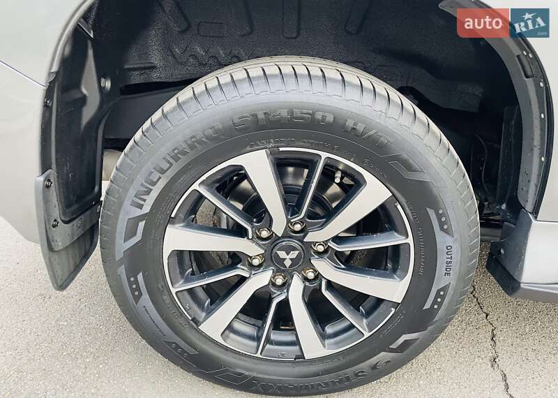 Внедорожник / Кроссовер Mitsubishi Pajero Sport 2017 в Киеве фото 28 Внедорожник / Кроссовер Mitsubishi Pajero Sport 2017 в Киеве