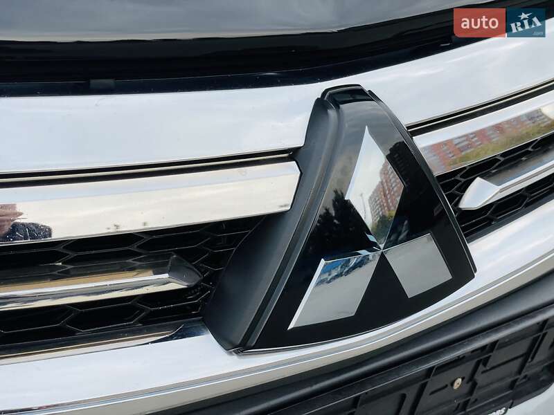 Внедорожник / Кроссовер Mitsubishi Pajero Sport 2017 в Киеве фото 32 Внедорожник / Кроссовер Mitsubishi Pajero Sport 2017 в Киеве