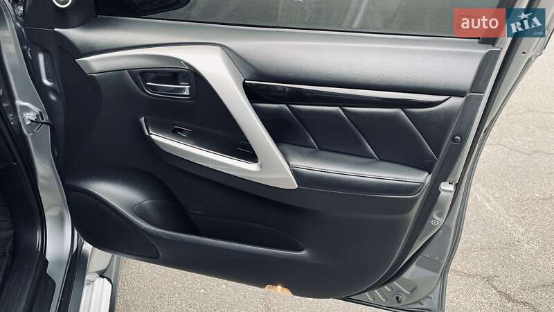 Внедорожник / Кроссовер Mitsubishi Pajero Sport 2017 в Киеве фото 53 Внедорожник / Кроссовер Mitsubishi Pajero Sport 2017 в Киеве