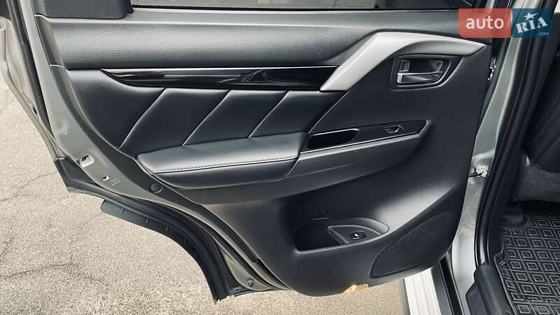 Внедорожник / Кроссовер Mitsubishi Pajero Sport 2017 в Киеве фото 56 Внедорожник / Кроссовер Mitsubishi Pajero Sport 2017 в Киеве