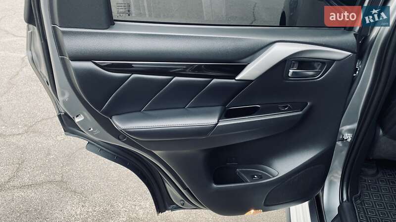 Внедорожник / Кроссовер Mitsubishi Pajero Sport 2017 в Киеве фото 63 Внедорожник / Кроссовер Mitsubishi Pajero Sport 2017 в Киеве