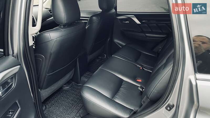 Внедорожник / Кроссовер Mitsubishi Pajero Sport 2017 в Киеве фото 65 Внедорожник / Кроссовер Mitsubishi Pajero Sport 2017 в Киеве