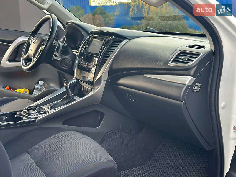 Внедорожник / Кроссовер Mitsubishi Pajero Sport 2017 в Днепре фото 23 Внедорожник / Кроссовер Mitsubishi Pajero Sport 2017 в Днепре