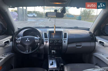 Внедорожник / Кроссовер Mitsubishi Pajero Sport 2011 в 