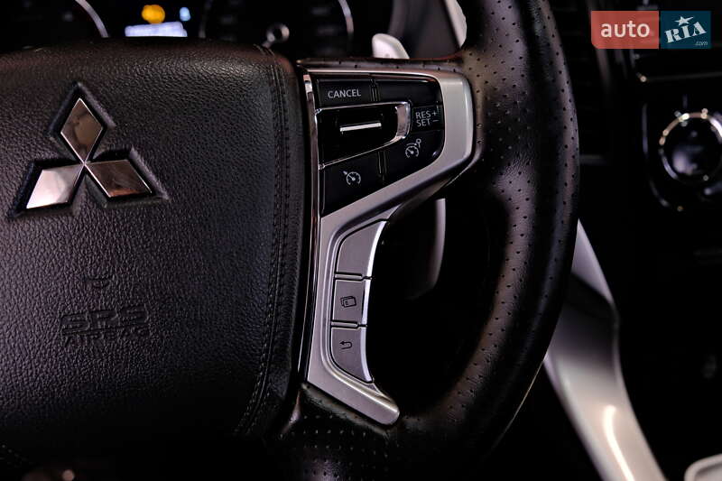 Позашляховик / Кросовер Mitsubishi Pajero Sport 2016 в Одесі