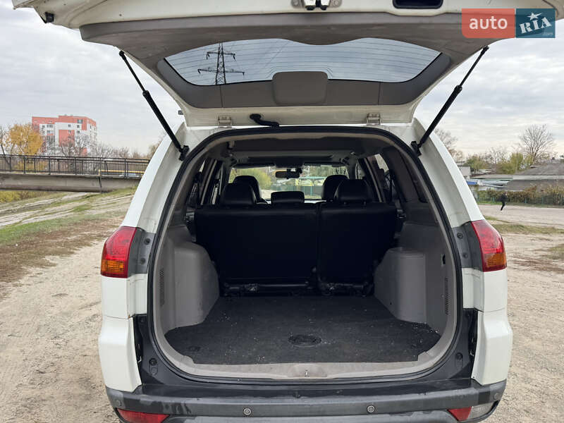 Внедорожник / Кроссовер Mitsubishi Pajero Sport 2011 в Харькове