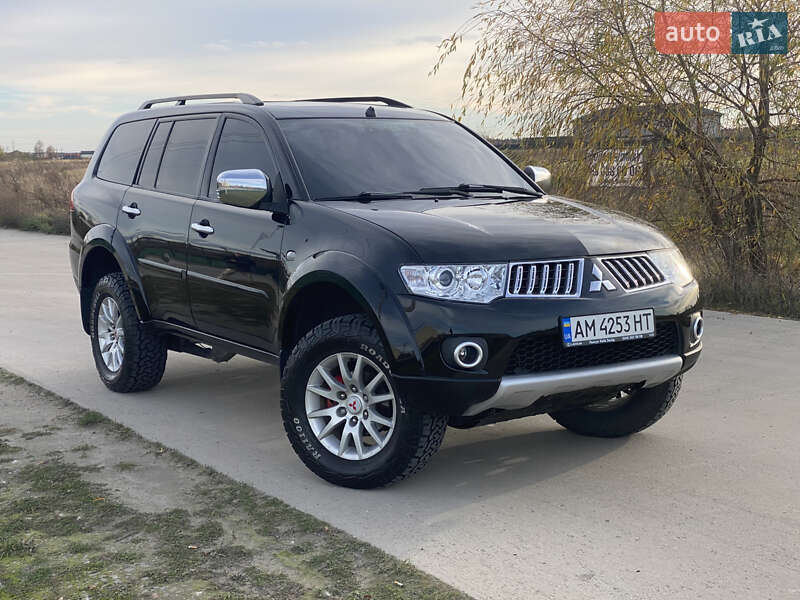 Mitsubishi Pajero Sport 2011