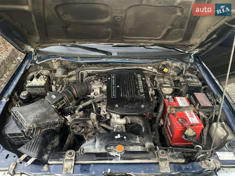 Внедорожник / Кроссовер Mitsubishi Pajero Sport 2004 в Черновцах