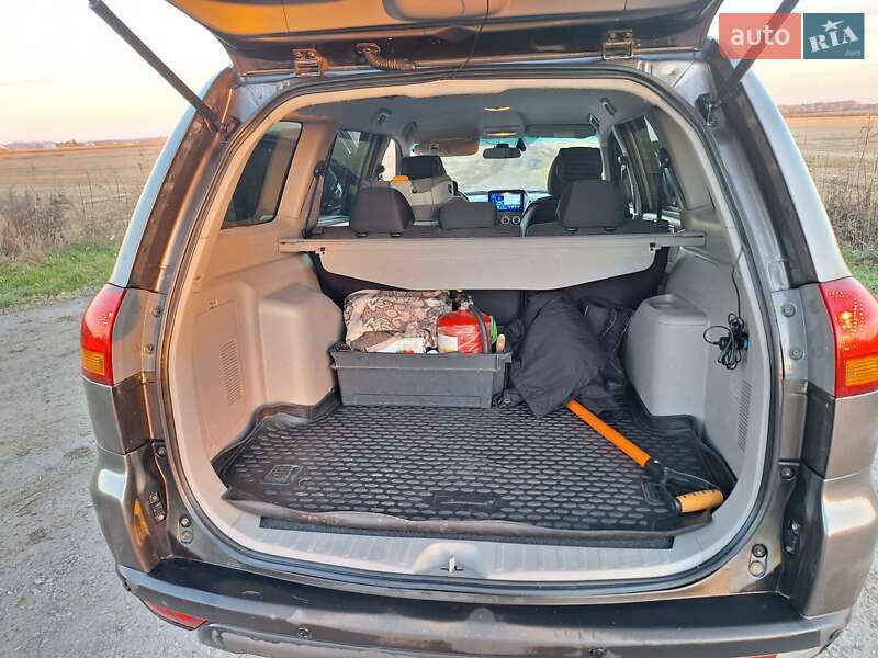 Внедорожник / Кроссовер Mitsubishi Pajero Sport 2012 в Чуднове