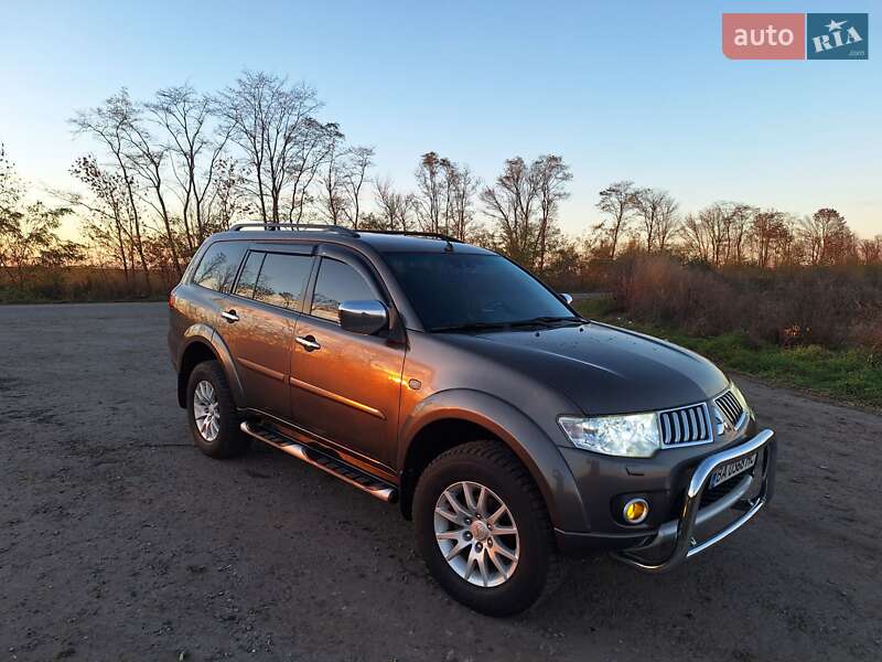 Внедорожник / Кроссовер Mitsubishi Pajero Sport 2012 в Чуднове