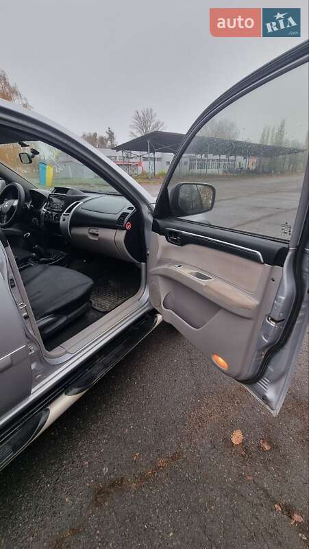 Внедорожник / Кроссовер Mitsubishi Pajero Sport 2014 в Тальном фото 8 Внедорожник / Кроссовер Mitsubishi Pajero Sport 2014 в Тальном