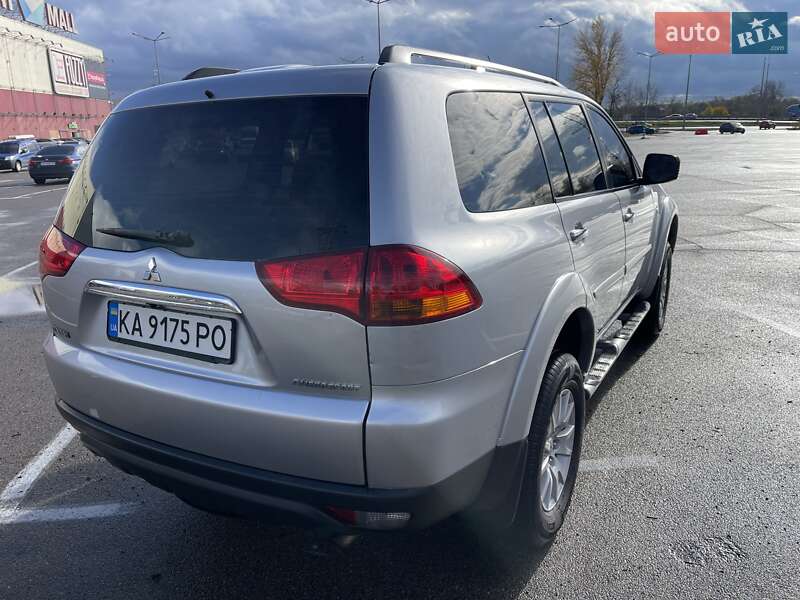 Внедорожник / Кроссовер Mitsubishi Pajero Sport 2010 в Киеве
