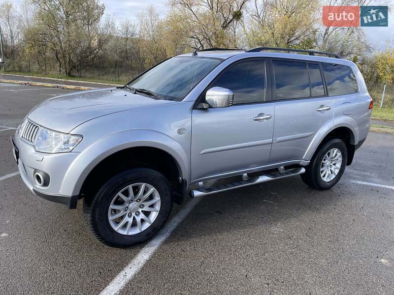 Внедорожник / Кроссовер Mitsubishi Pajero Sport 2010 в Киеве