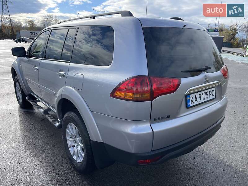 Внедорожник / Кроссовер Mitsubishi Pajero Sport 2010 в Киеве