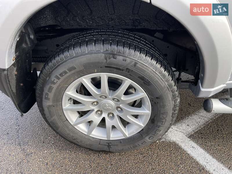 Внедорожник / Кроссовер Mitsubishi Pajero Sport 2010 в Киеве