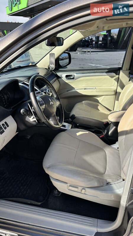 Внедорожник / Кроссовер Mitsubishi Pajero Sport 2012 в Виннице фото 11 Внедорожник / Кроссовер Mitsubishi Pajero Sport 2012 в Виннице