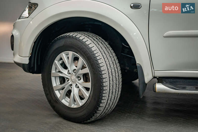 Внедорожник / Кроссовер Mitsubishi Pajero Sport 2015 в Киеве фото 8 Внедорожник / Кроссовер Mitsubishi Pajero Sport 2015 в Киеве