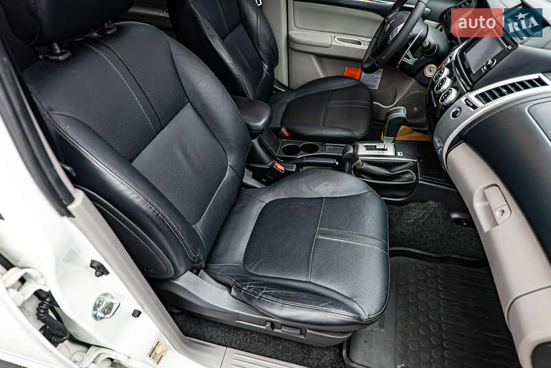 Внедорожник / Кроссовер Mitsubishi Pajero Sport 2015 в Киеве фото 19 Внедорожник / Кроссовер Mitsubishi Pajero Sport 2015 в Киеве